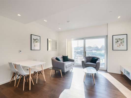 Flat Lillie Square in Greater London