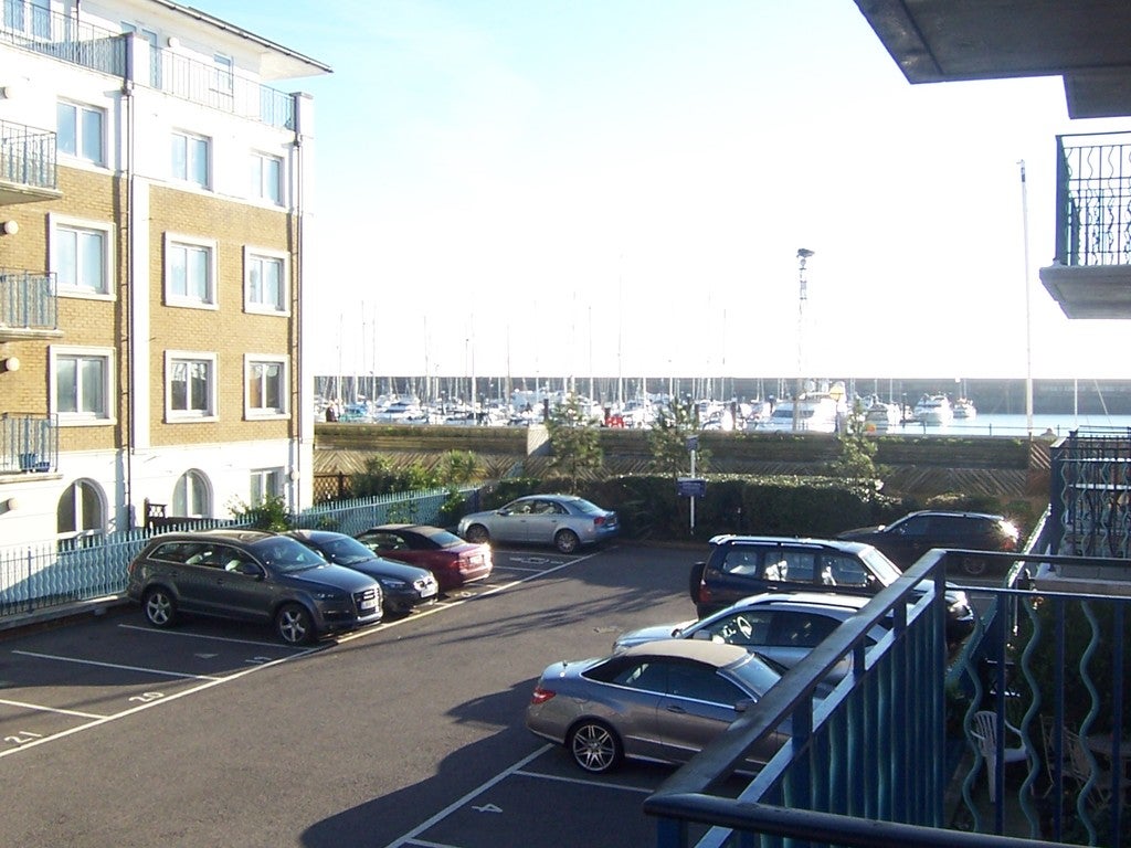 Flat The Strand in Roedean