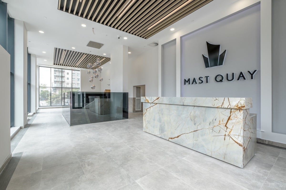 Flat Mast Quay in Greater London