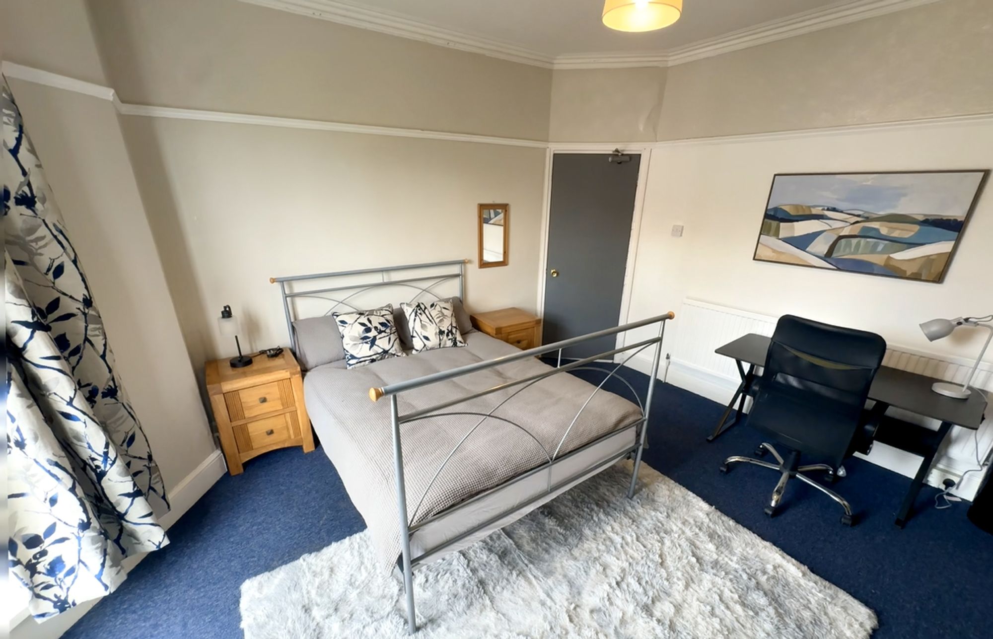 Room Vivian Road in Swansea