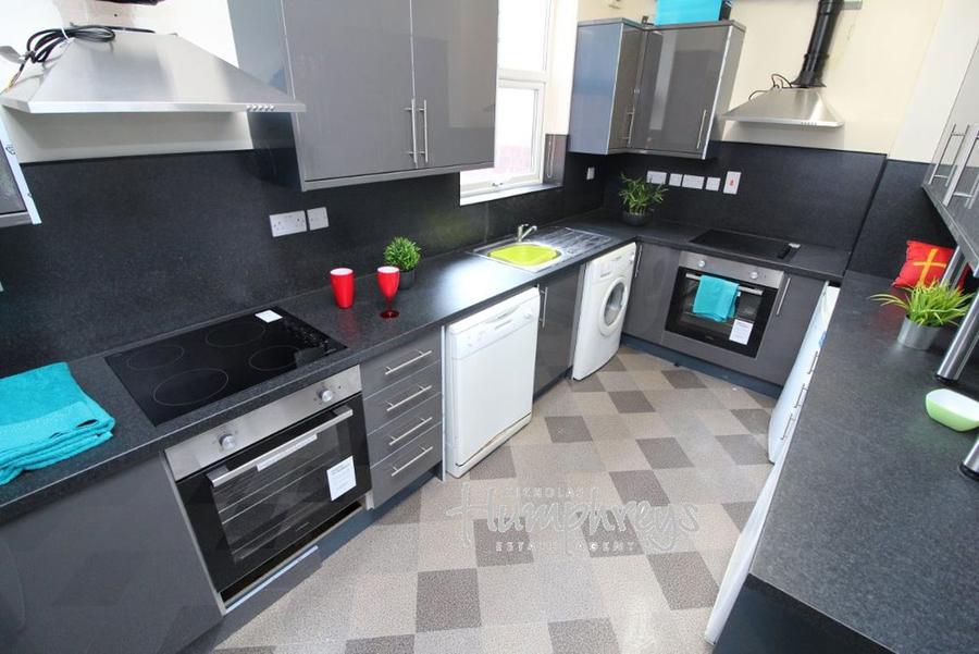 Room Brandreth Close in Sheffield