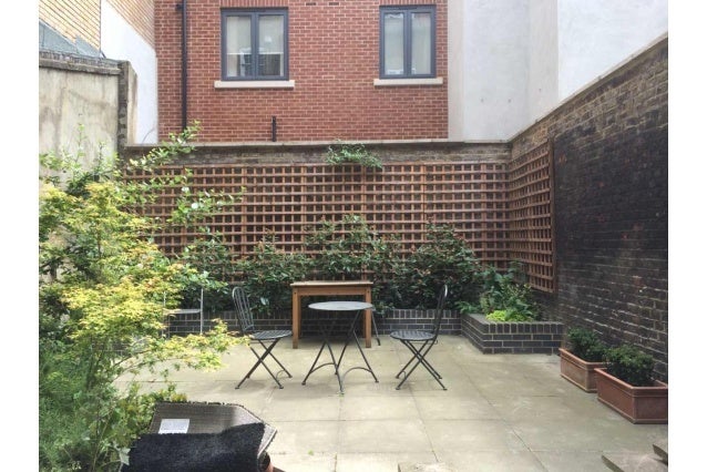 Flat Alie Street in Greater London
