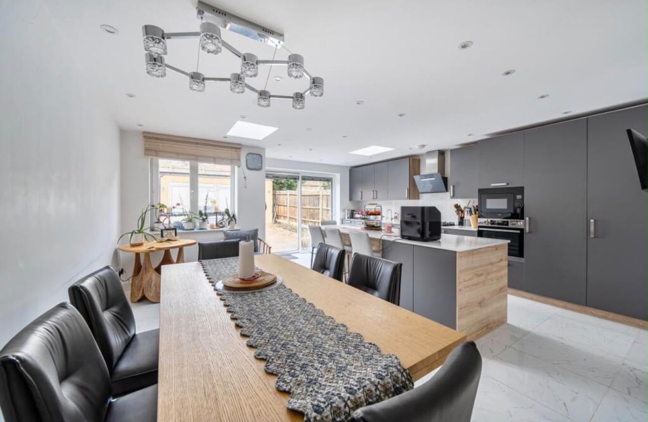 Room Goodhall Close in Greater London