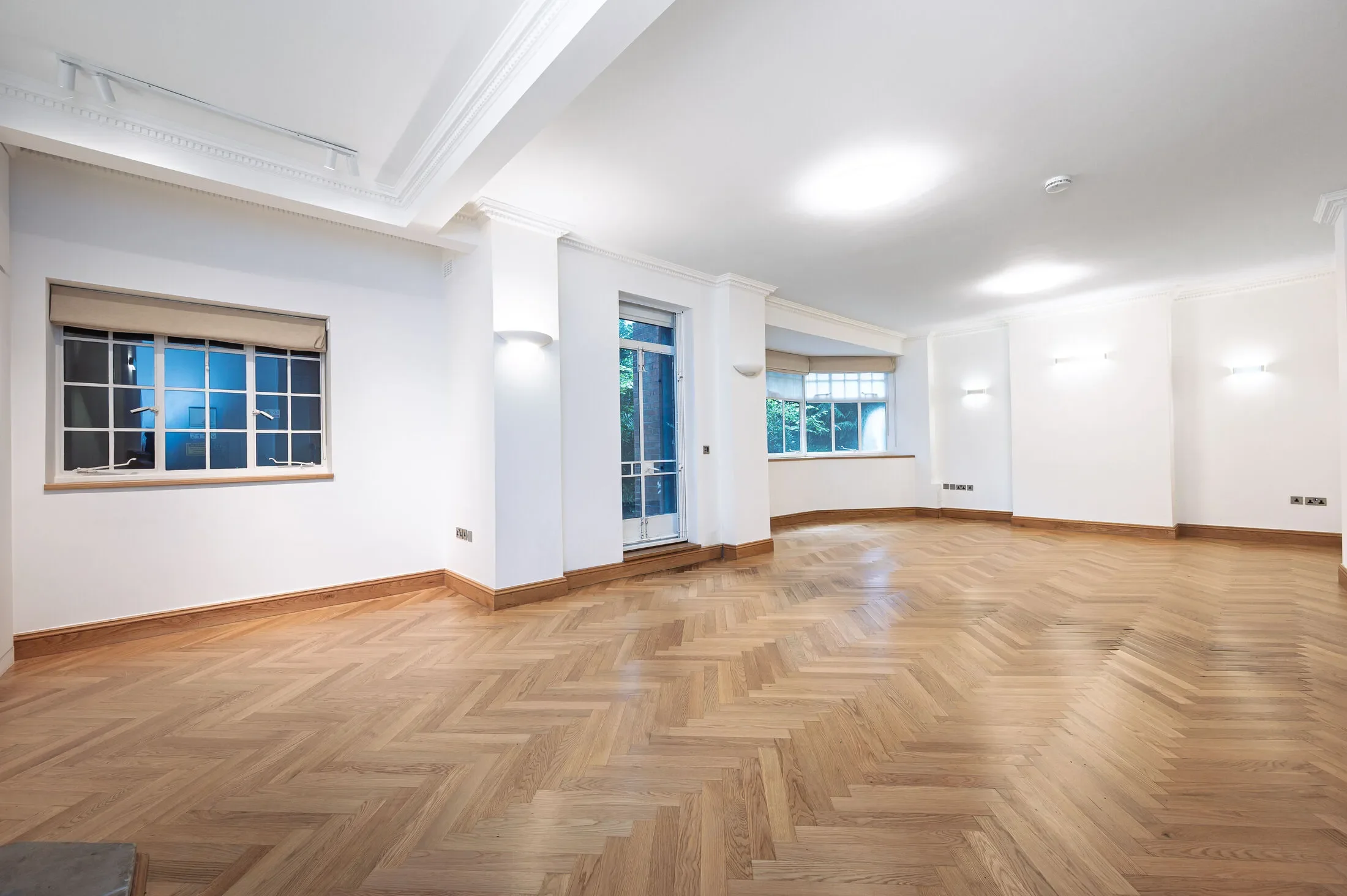 Flat Eton Avenue in Greater London
