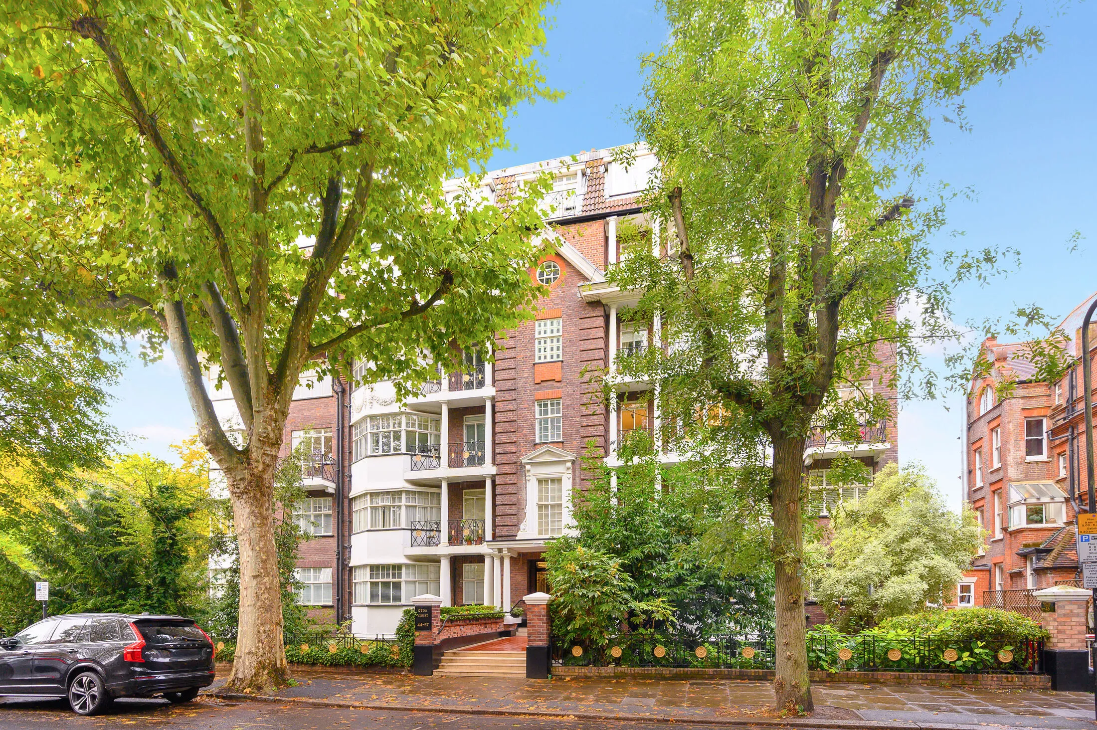 Flat Eton Avenue in Greater London