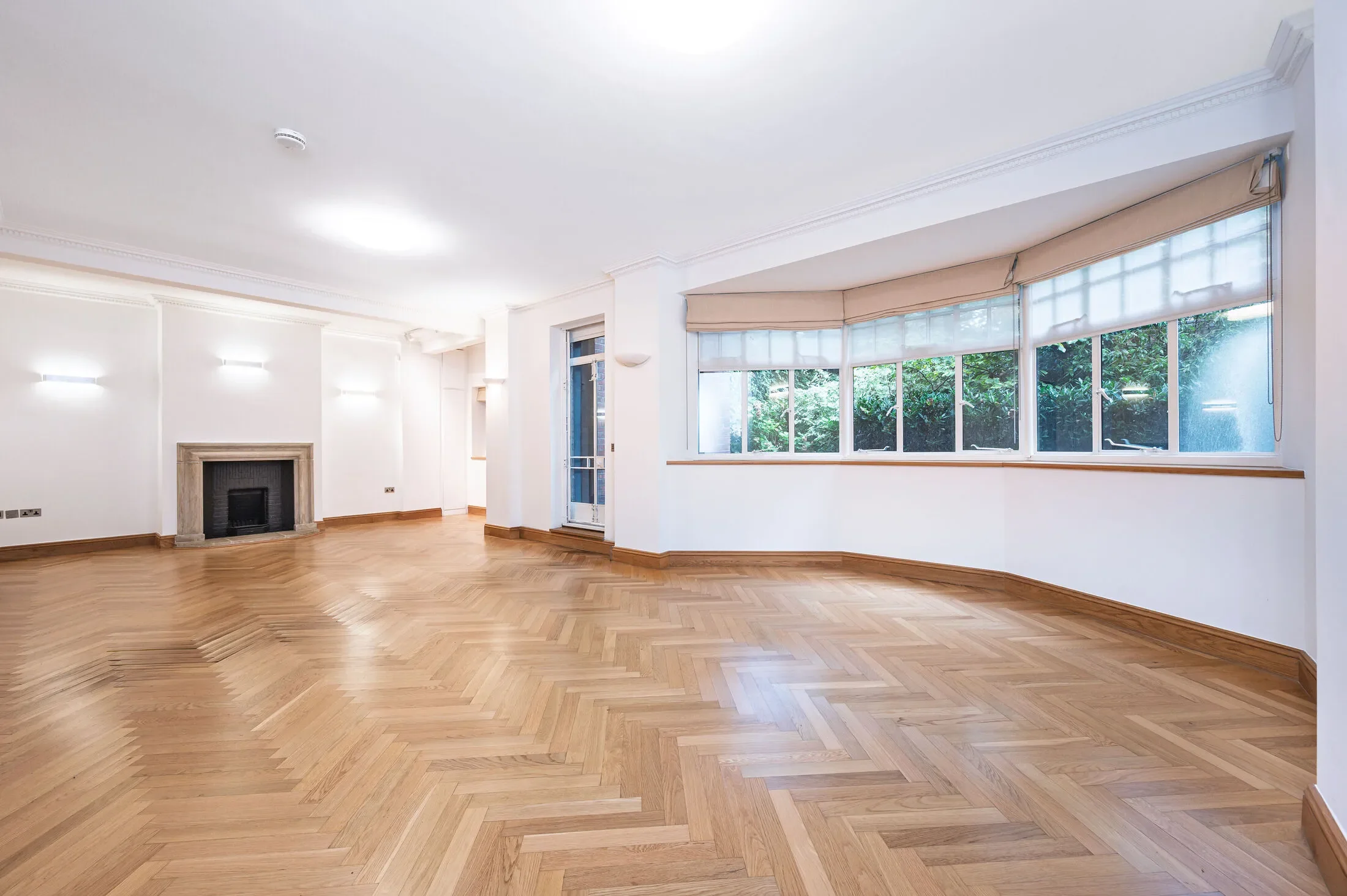 Flat Eton Avenue in Greater London
