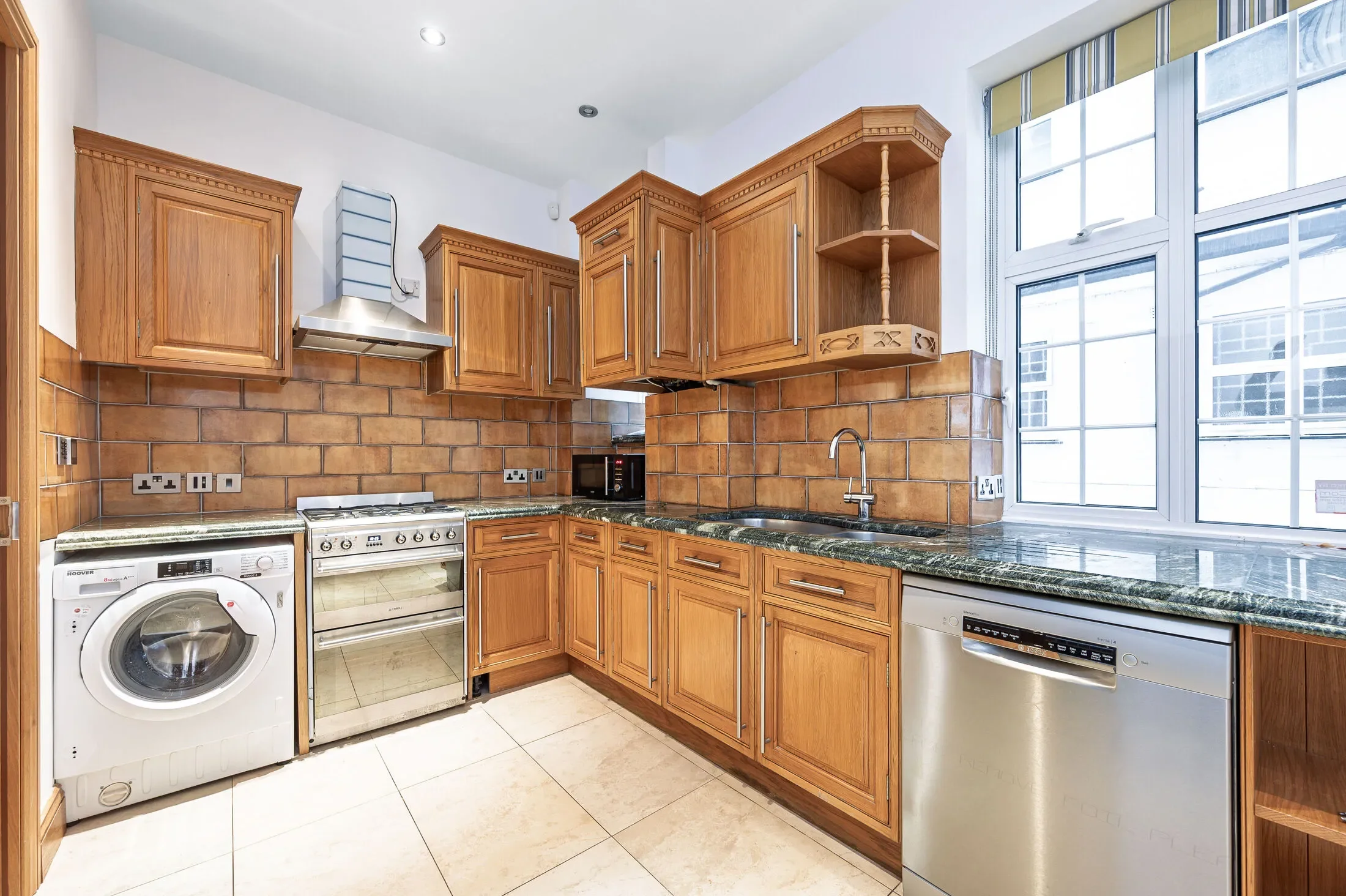 Flat Eton Avenue in Greater London