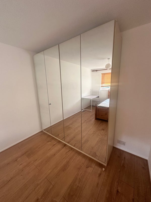 Room Glengall Road in Greater London