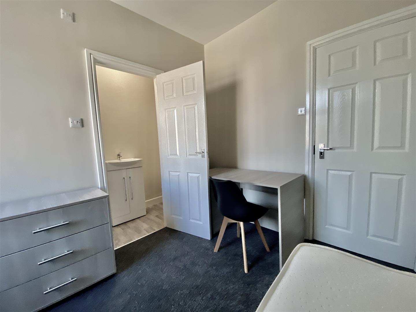 Room Langley Road in Lancaster