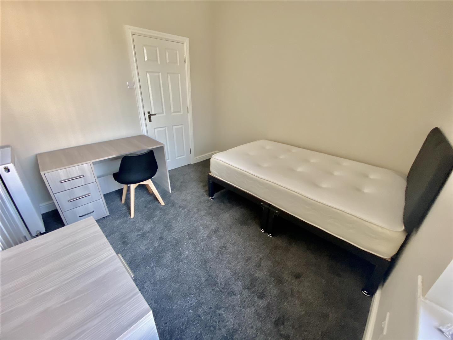 Room Langley Road in Lancaster