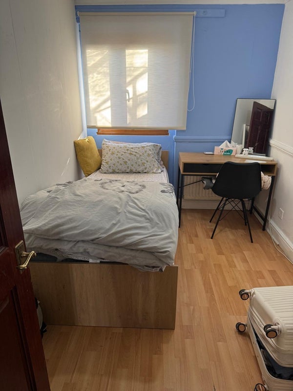 Room Gawsworth Close in Greater London