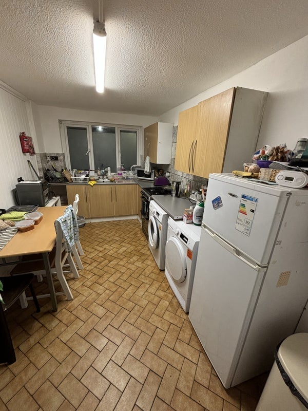 Room Gawsworth Close in Greater London