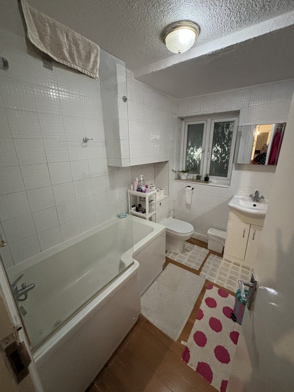 Room Gawsworth Close in Greater London