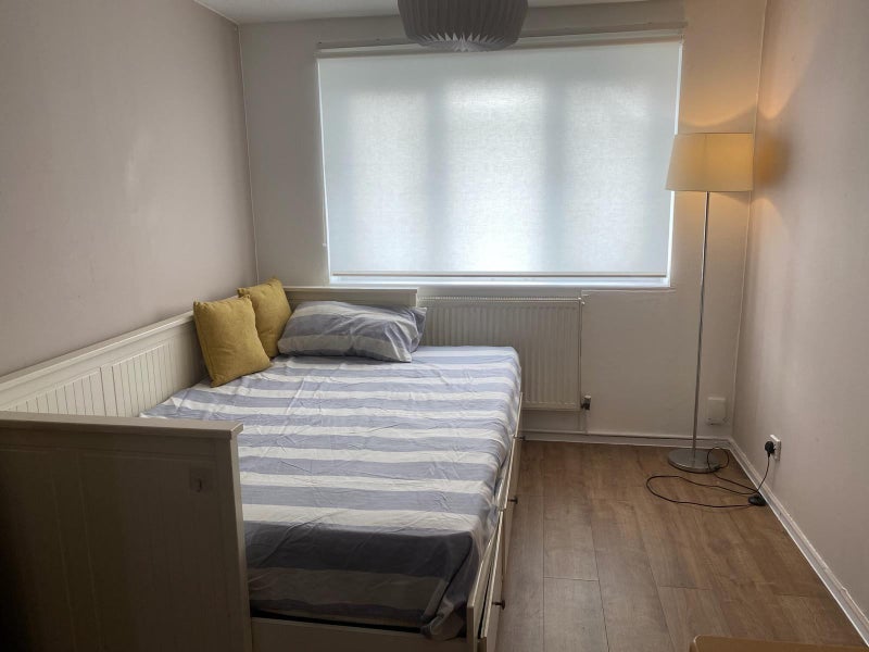 Flat Gawsworth Close in Greater London