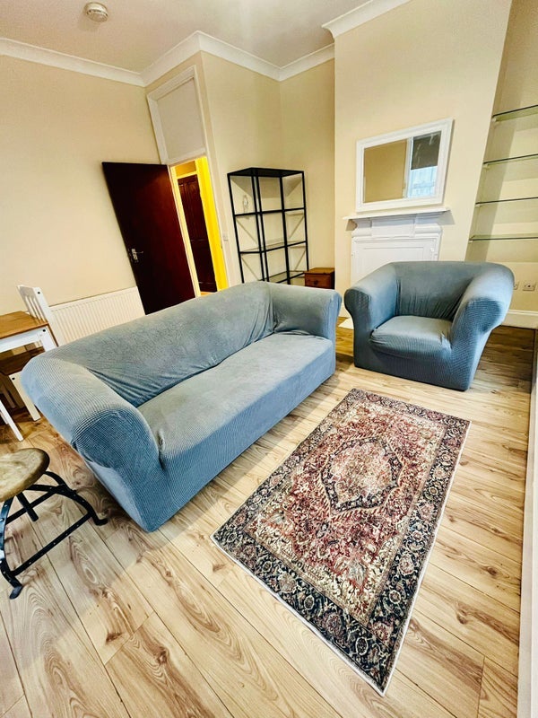 Flat Westcombe Hill in Greater London