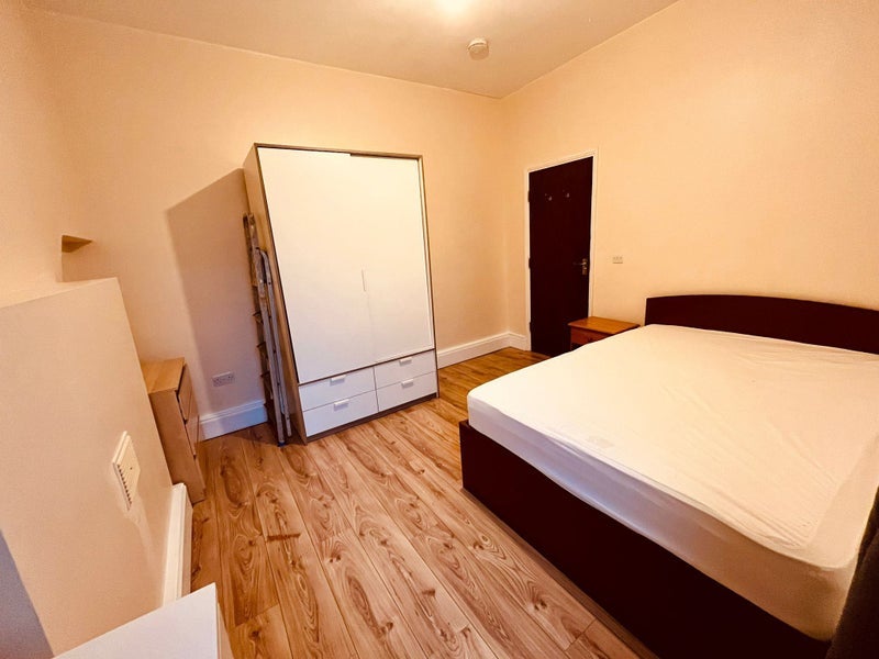 Flat Westcombe Hill in Greater London