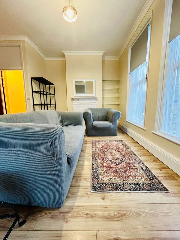 Flat Westcombe Hill in Greater London