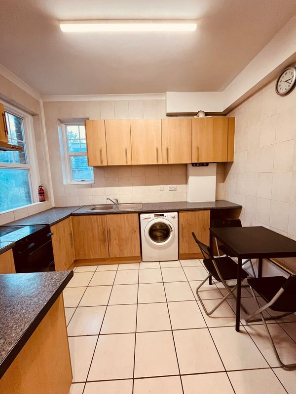 Flat Westcombe Hill in Greater London