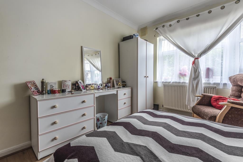 Flat Hampshire Avenue in Slough