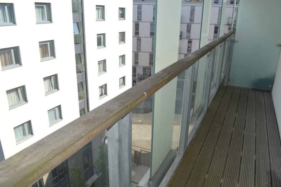 Flat Empire Way in Greater London