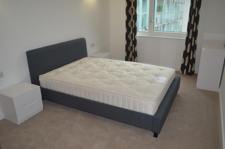 Flat Empire Way in Greater London