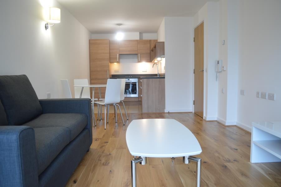 Flat Empire Way in Greater London