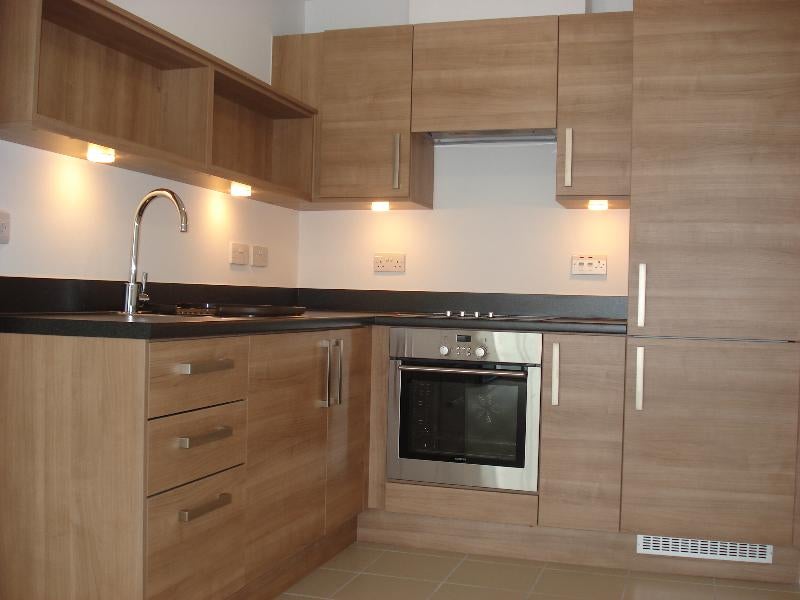 Flat Empire Way in Greater London