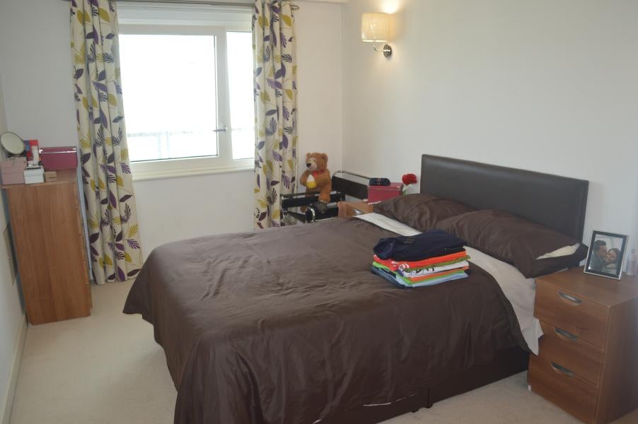 Flat Empire Way in Greater London