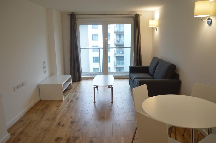 Flat Empire Way in Greater London