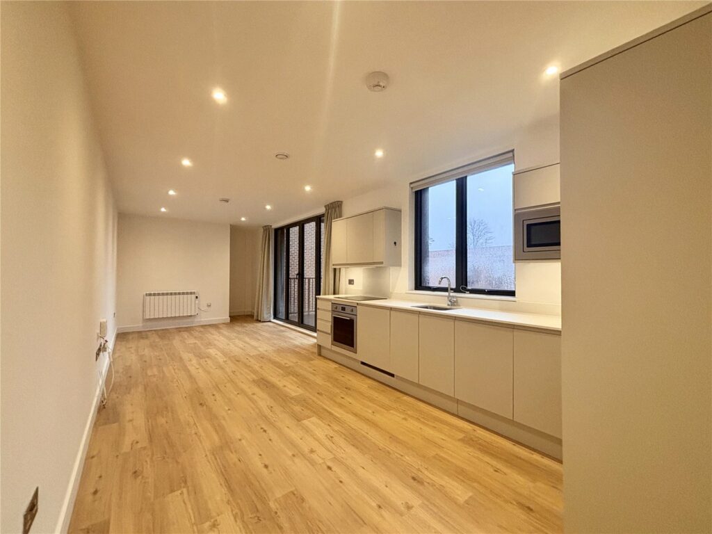 Flat Farnborough Road in Rushmoor