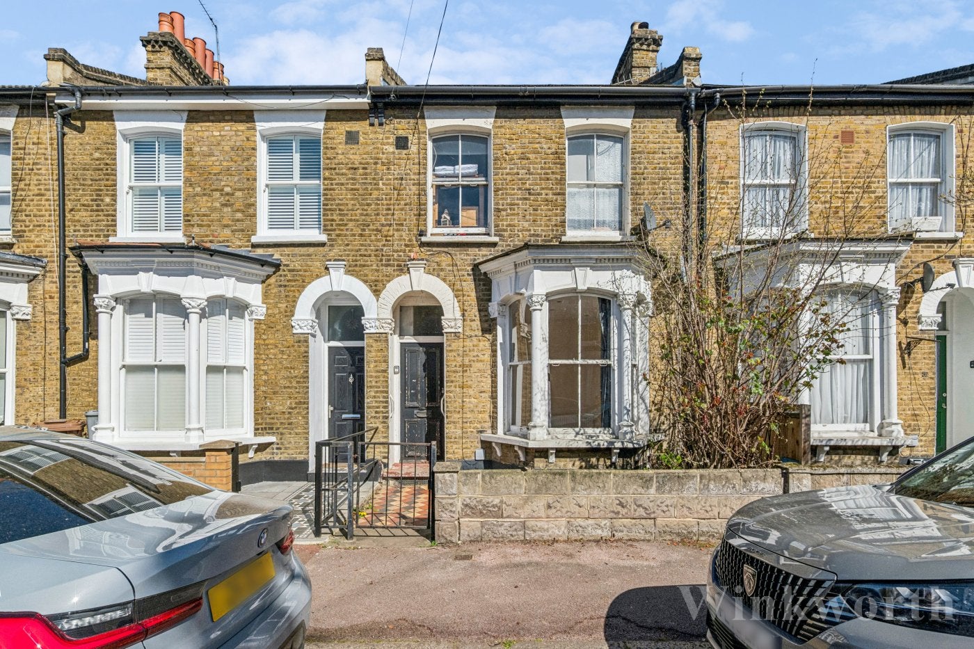 Flat Hunsdon Road in Greater London