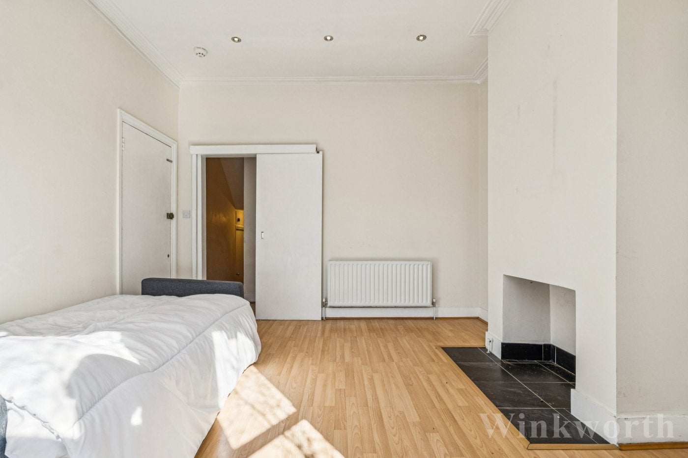 Flat Hunsdon Road in Greater London