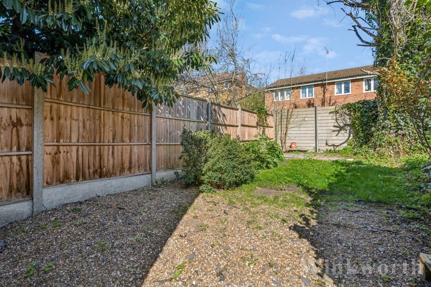 Flat Hunsdon Road in Greater London