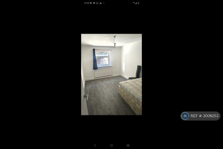 Flat Haldan Road in Greater London