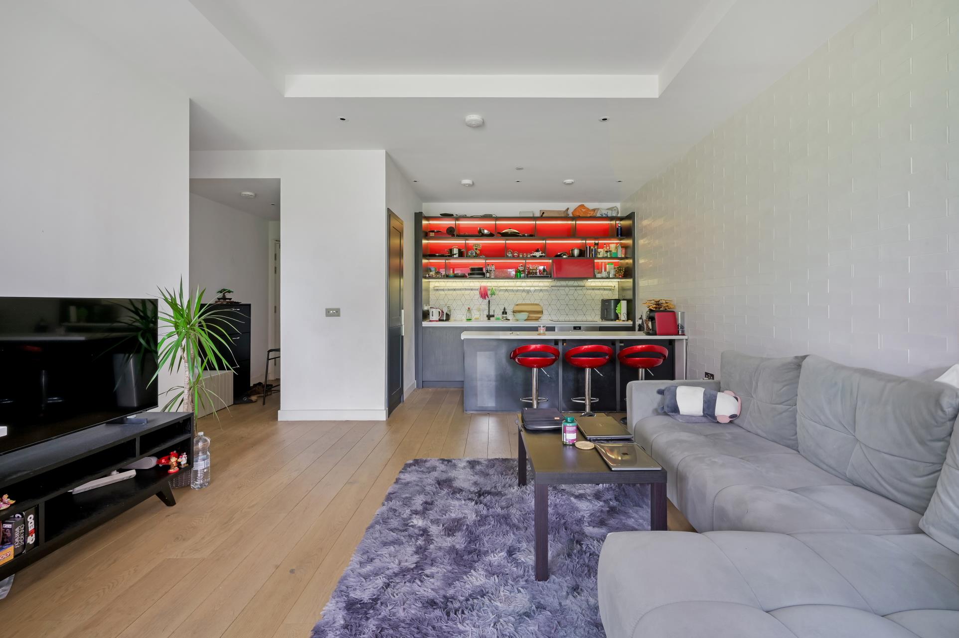 Flat Botanic Square in Greater London