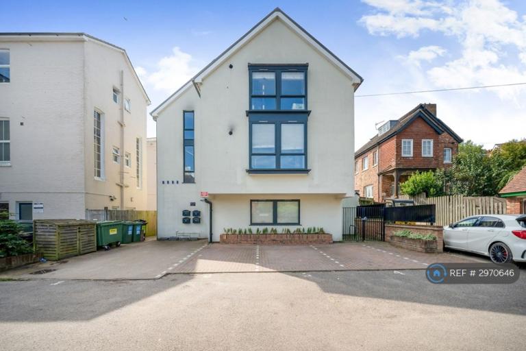Flat Grosvenor Walk in Tunbridge Wells