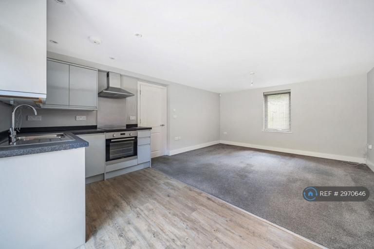 Flat Grosvenor Walk in Tunbridge Wells