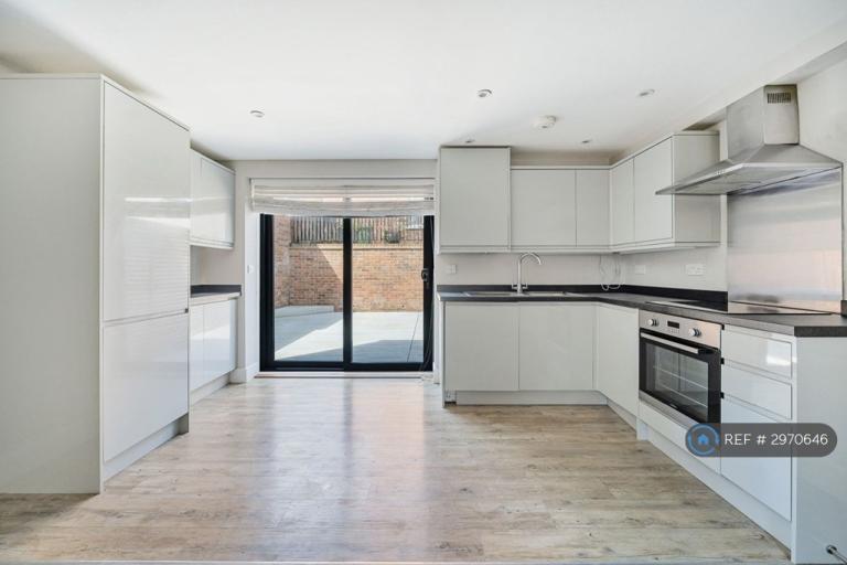 Flat Grosvenor Walk in Tunbridge Wells