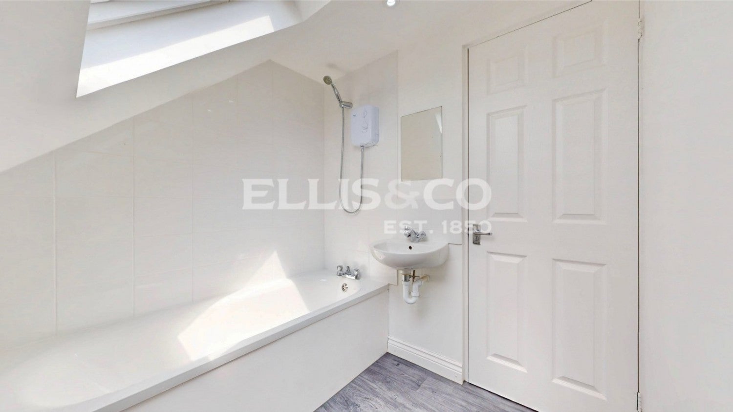 Flat Thorn Close in Greater London