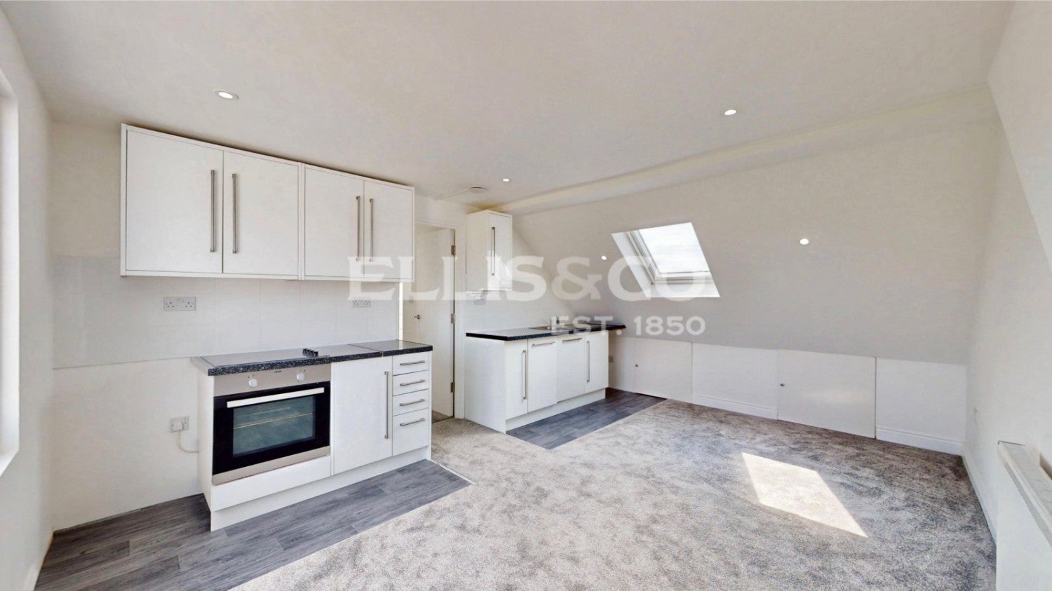 Flat Thorn Close in Greater London