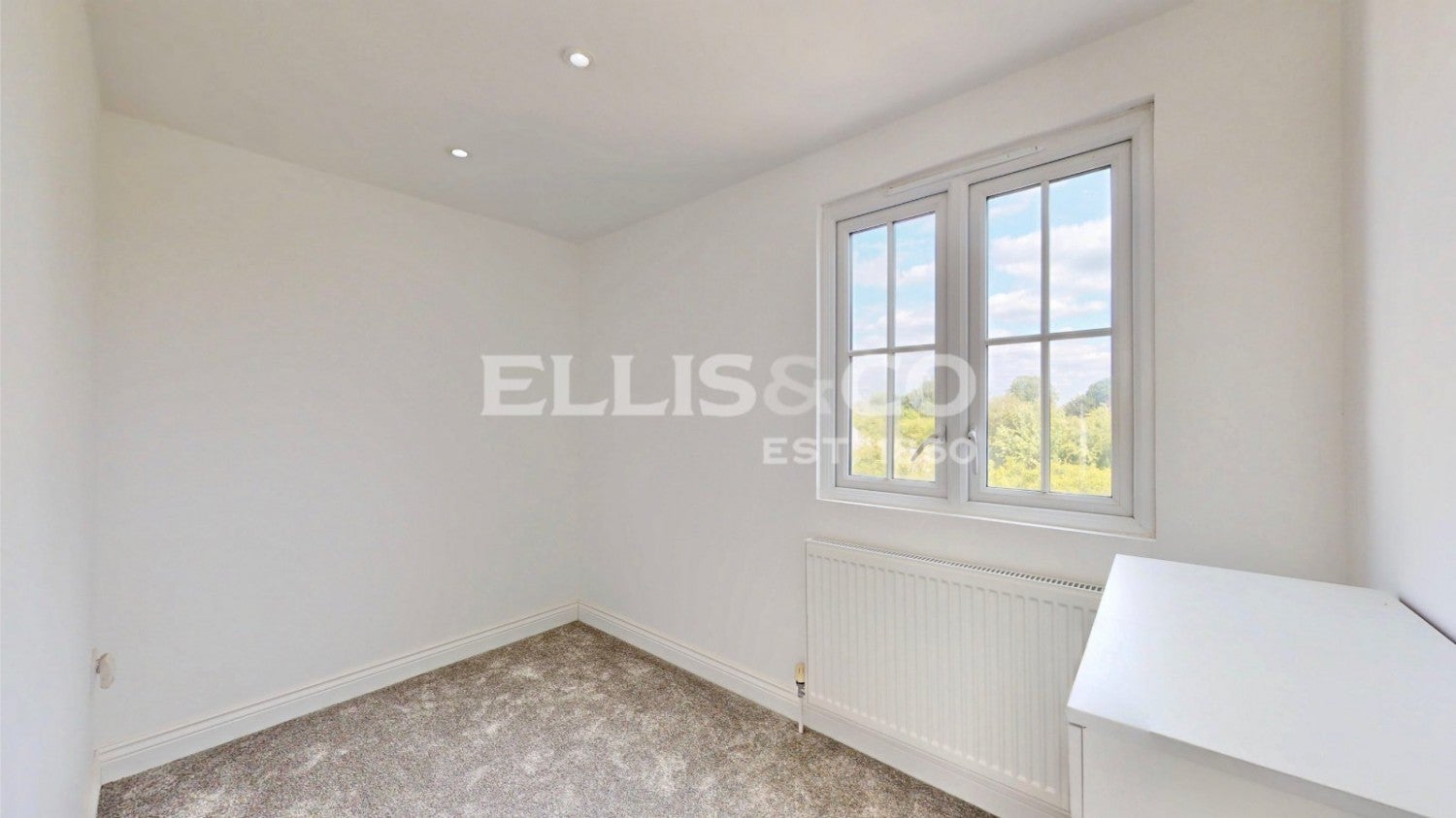 Flat Thorn Close in Greater London