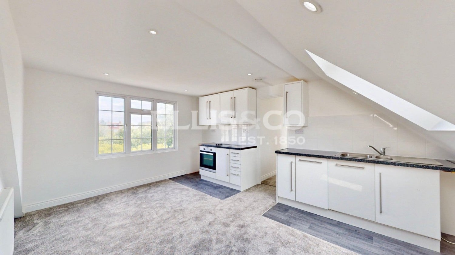 Flat Thorn Close in Greater London