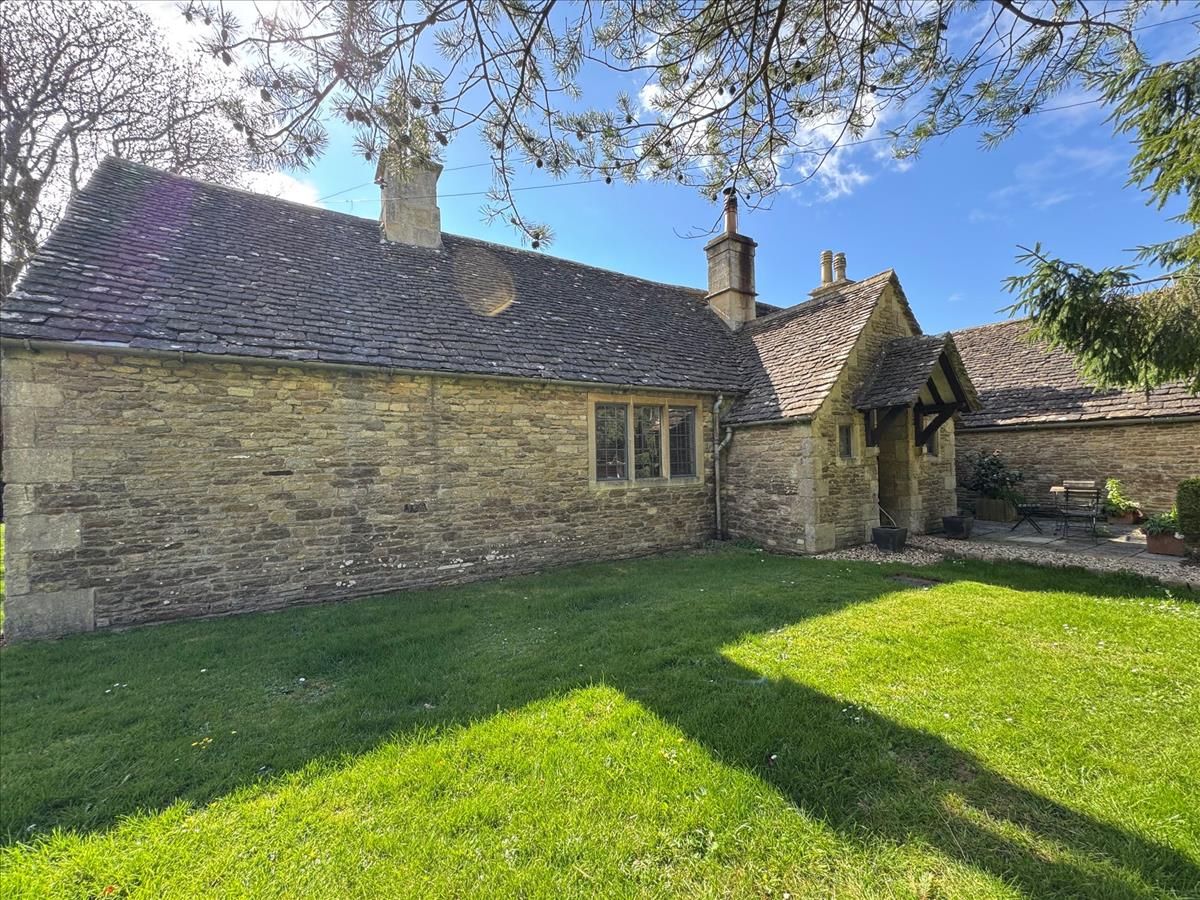 House B4040 in Malmesbury