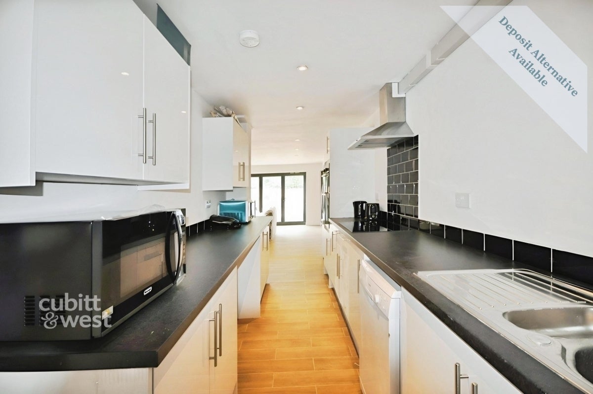 Room Wheatcroft Grove in Rainham
