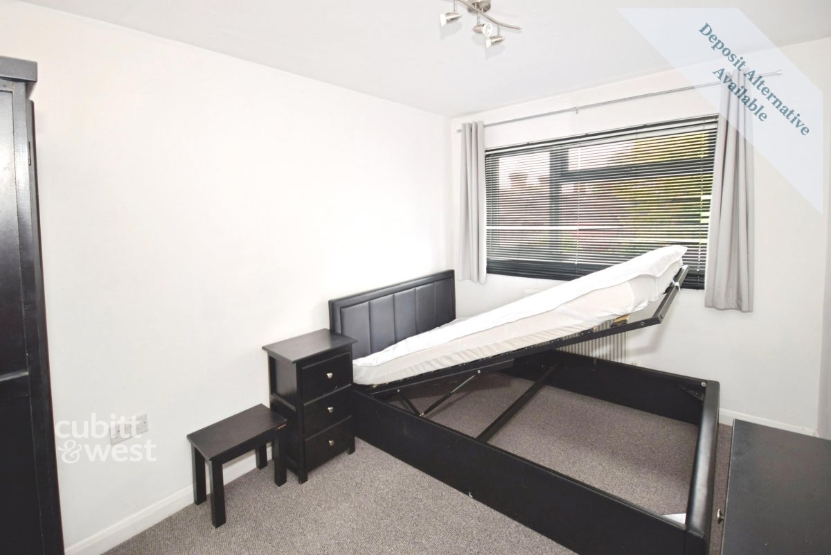 Room Wheatcroft Grove in Rainham