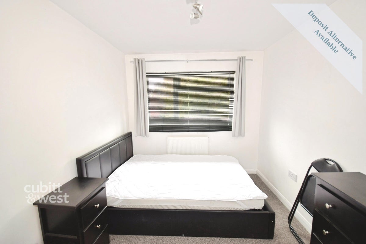 Room Wheatcroft Grove in Rainham