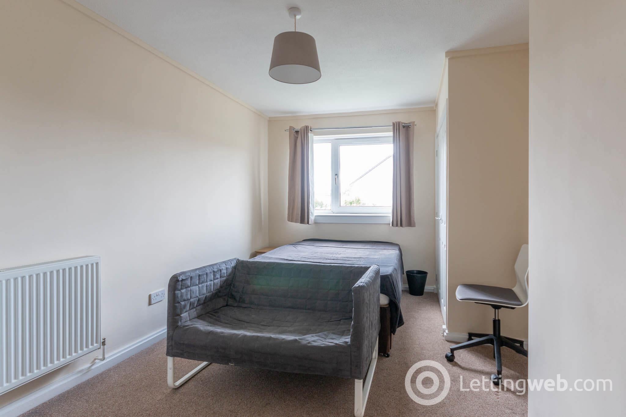 Room West Pilton Grove in Edinburgh