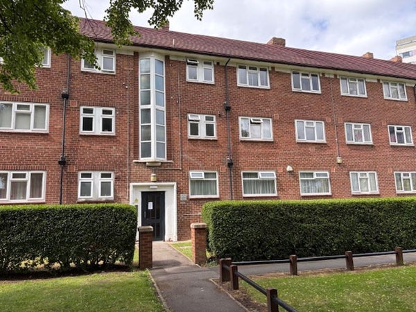 Flat Carlton Rise in Leeds