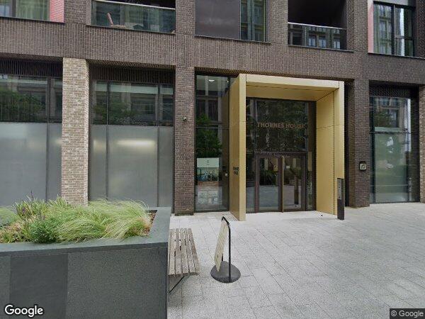 Flat Ponton Road in Greater London
