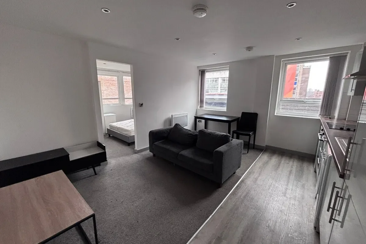Flat Carr Lane in Hull
